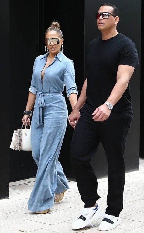 Jennifer Lopez & Alex Rodriguez from The Big Picture: Today's Hot Photos | E! Online Jennifer Lopez Style, Jennifer Lopez Outfits, Jlo Style, J Lo Fashion, Alex Rodriguez, Mode Jeans, Mode Boho, Fashion Mode, Denim Outfit