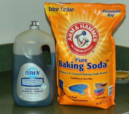 DIY Dishwasher Soap. Just 3-4 drops of dawn and fill the rest with baking soda. Hint: use vinegar as rinse agent Homemade Dishwasher Soap, Diy Dishwasher Detergent, Diy Dishwasher Tablets, Dishwasher Tabs, Homemade Cleaners Recipes, Dishwasher Pods, Spray Cleaner, Dishwasher Tablets, Diy Cleaning Solution