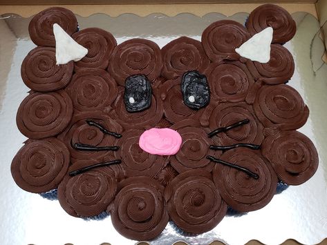 Cat face cupcake cake Black Cat Cupcake Cake, Cupcake Cat Cake, Cat Pull Apart Cupcake Cake, Cat Pull Apart Cupcakes, Cat Themed Cupcakes, Cat Cupcakes Ideas, Cat Cupcake Cake, Black Cat Cupcakes, Cupcake Cat