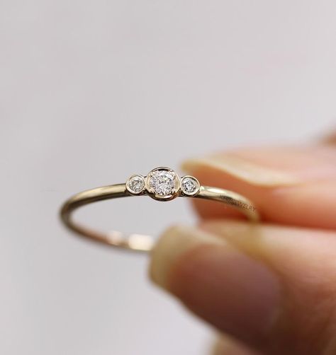 Female Rings, Women Wedding Rings, Engagement Ring Bezel, Rings Trendy, Promise Jewelry, Wedding Rings Gold, Leaf Engagement Ring, Vintage Engagement Rings Unique, Bezel Engagement Ring