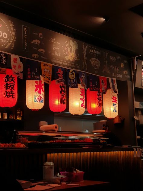 Japanese Bbq Restaurant Design, Ramen Night Aesthetic, Hibachi Restaurant Aesthetic, Tea Room Japanese, Japanese Izakaya Interior, Sushi Aesthetic Restaurant, Japanese Speakeasy, Japan Sushi Restaurant, Japan Restaurant Design