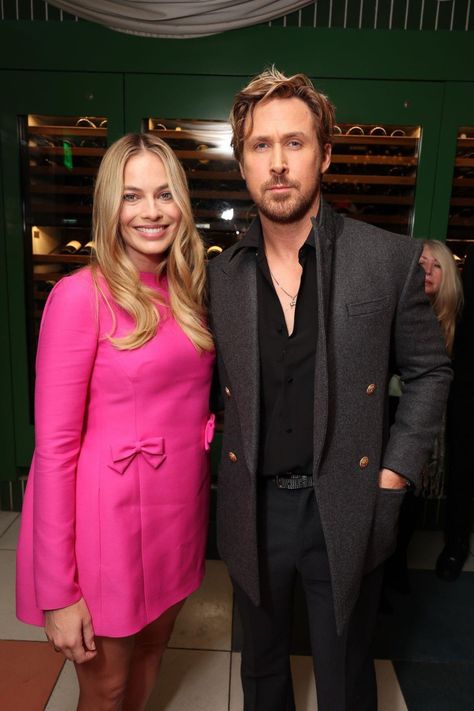 Ryan Gosling And Margot Robbie, Margot Robbie And Ryan Gosling, Margot Robbie Ryan Gosling, Ryan Gosling Style, Margot Robbie Style, Movies Outfit, Book Party, Female Actresses, Ryan Gosling