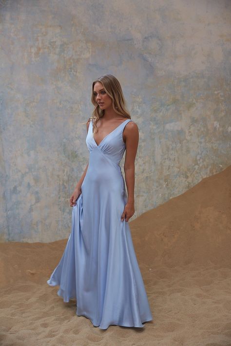 Dress Code Wedding, Prom Dress Inspiration, Pretty Prom Dresses, Grad Dresses, Blue Bridesmaid Dresses, Blue Bridesmaids, Gala Dresses, Glam Dresses, Style And Grace