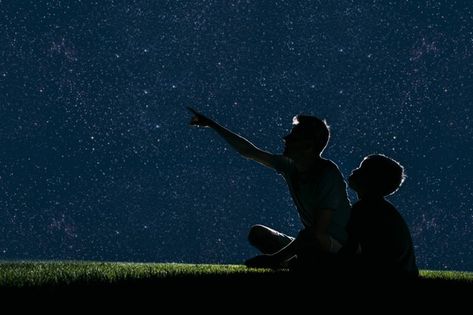 Sitting Under The Stars, Looking At The Stars, Grass At Night, Couple Looking At Stars, People Stargazing, Couples Looking At The Stars, Couple Looking At The Stars, Couple Stargazing Art, Shadow Video