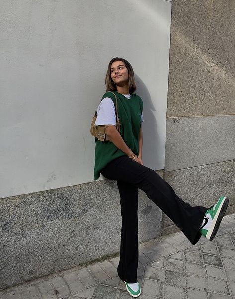 Jordan Verdes, Outfit Con Jordan, Spring School Outfits, Middle School Teaching, Grad School Outfit, School Outfits Ideas, 2021 Outfits, Spring Outfits For School, Spring School