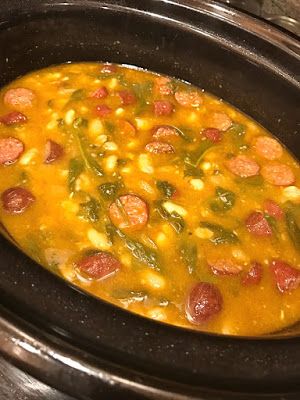 Julie's Creative Lifestyle: Crockpot White Bean Soup with Sausage White Bean Soup Crock Pot, Bean Soup With Sausage, Slow Cooker Bean Soup, Bean Soup Crockpot, Bean And Sausage Soup, White Bean Kale Soup, Soup With Sausage, Easy Recipe Ideas, Beans In Crockpot