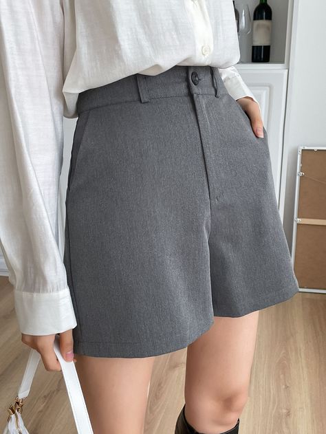 Tailored Shorts Outfit, Grey Shorts Outfit, Grey Office, Women Bottoms, Women Shorts, Tailored Shorts, Grey Shorts, Story Ideas, Shorts With Pockets