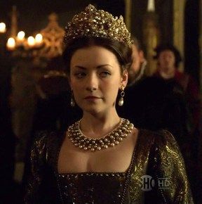 Mary Tudor - tiara and necklace Mary Tudor Sarah Bolger, Tudor Necklace, Tudors Costumes, The Tudors Costumes, Jessica Alba Dress, Tudor Design, The Tudors Tv Show, Mary Tudor, Sarah Bolger