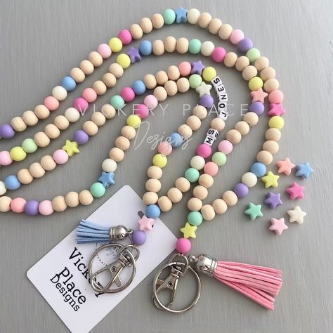 Diy Bead Lanyard, Diy Teacher Lanyard Beads, Beaded Teacher Lanyard, Teacher Lanyard Ideas, Diy Lanyard Beaded, Diy Teacher Lanyard, Diy Lanyards, Personalized Lanyard, Teacher Lanyard Beaded