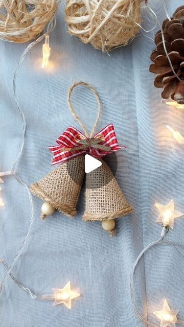 Decorative Knots Diy, Burlap Christmas Ornaments Diy, Burlap Angel Ornaments Diy, Small Christmas Decorations Diy, Bell Crafts Christmas, Rustic Xmas Decorations Diy, Newest Craft Ideas, Xmas Angels To Make, Shabby Chic Christmas Ornaments Diy