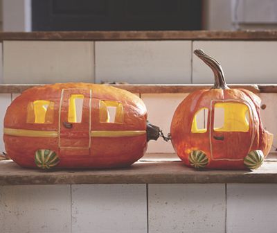 Pumpkin Solar Car and Trailer Set - I won't be buying this, but I might be using the idea! Cute Pumpkin Carving, Halloween Camping, Pumkin Carving, Pumpkin Carving Contest, Pumpkin Decorating Contest, Creative Pumpkin Carving, Amazing Pumpkin Carving, Pumpkin Contest, Pumpkin Carving Designs