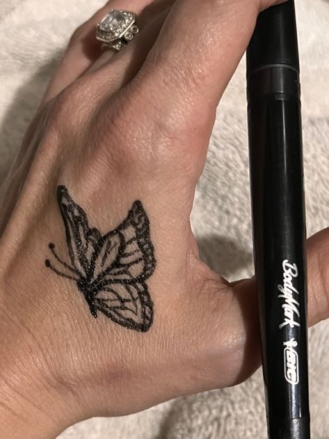 Modern Henna Designs Butterfly, Henna Temporary Tattoo, Small Tattoo Mehendi Design, Bic Bodymark Tattoo, Henna Tattoo Minimalist, Cute Henna Tattoos Aesthetic, Aesthetic Henna Designs Butterfly, Bodymark Tattoo Ideas, Henna Designs Butterflies