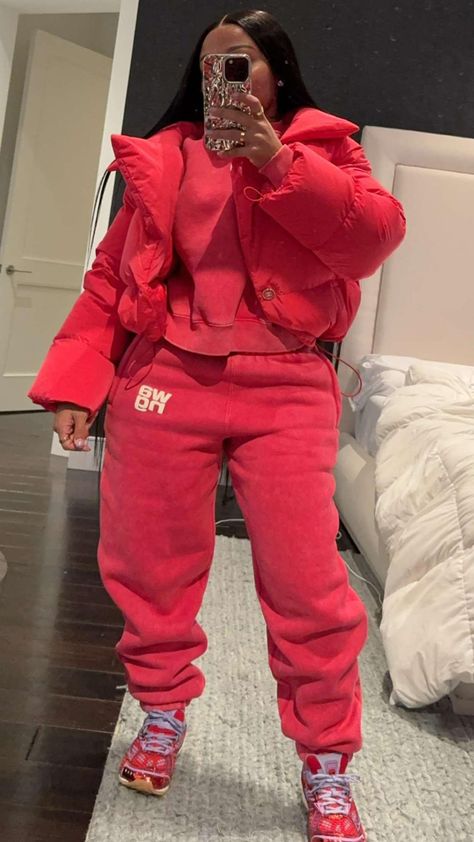 Sweatsuit Outfits, Sweatsuit Outfit, Fasion Outfits, Chill Outfits, Start Investing, Streetwear Fashion Women, Cute Swag Outfits, Baddie Outfits Casual