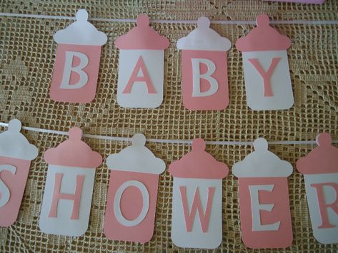 Baby Bottle Diy, Diy Slinger, Dibujos Baby Shower, Bottles Diy, Baby Shower Bunting, Idee Babyshower, Diy Baby Shower Decorations, Baby Shower Deco, Baby Shower Crafts