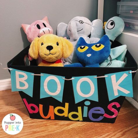 Reading Book Corner Classroom, Classroom Book Buddies, Prek Reading Nook, Book Center Preschool Classroom, Reading Buddies Stuffed Animals, School Book Corner Ideas, Book Corner Ideas Preschool Reading Centers, Kindergarten Reading Corner Ideas, Small Book Corner Classroom