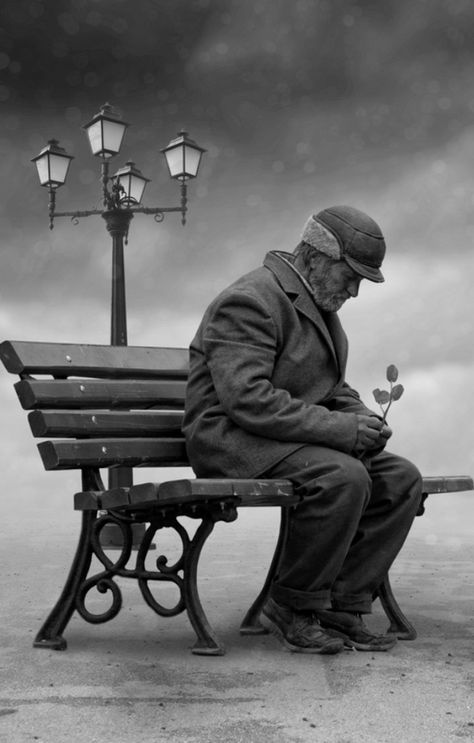 O Dad where are you ?... Sitting On A Bench, Inspirerende Ord, Be Kind To Everyone, Kahlil Gibran, 인물 사진, Random Acts Of Kindness, Pics Art, Old Man, Belle Photo