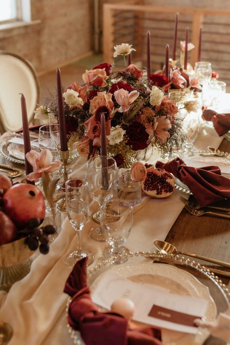 Moody Wedding Reception Table, Tablescape Wedding Round Table, Ethereal Table Setting, Red Spring Flowers, Burnt Red Wedding, Maroon Table Setting, Sedona Wedding Colors, Rust And Blush Wedding, Wedding Table Decorations Round Tables