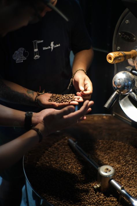 #specialtycoffee #coffeeroasting #roasting #coffeeroasters #arabica #expatroastersbali #expatroasters #kopiindonesia #travel #ideas #photography Coffee Bean Roasting, Roastery Coffee, Coffee Beans Photography, Roasting Coffee, Sejarah Kuno, Coffee Shop Photography, Coffee Board, Coffee Roastery, Coffee Business