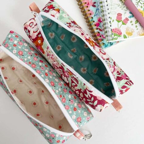 Easy Pencil Pouch Sew, Quilted Pencil Case Pattern, Zippered Pencil Pouch Free Pattern, Boxy Pencil Case Pattern, Box Pencil Case Pattern, Easy Pencil Case Sewing Pattern, Zip Pouch Sewing Pattern, Little Pouches To Sew, Small Pouch Sewing Pattern