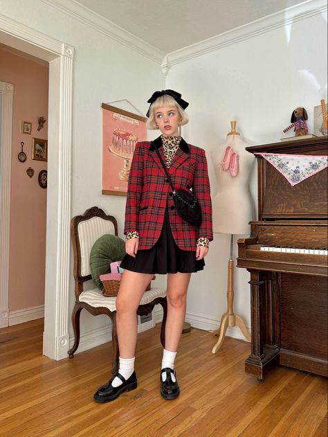 Quirky Formal Outfits, Tartan Outfit Aesthetic, Red Turtleneck Sweater Outfit, Winter Maximalist Outfits, Red Plaid Blazer Outfit, Preppy Style Aesthetic, Plaid Vest Outfit, Red White Outfit, Plaid Blazer Outfit