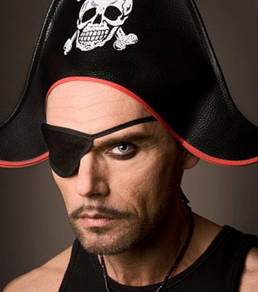 Male Pirate, All Black Costumes, Pirate Makeup, Pirate Ideas, Pirate Festival, Corrective Makeup, Popular Costumes, Makeup Organization Diy, Makeup Artist Tips