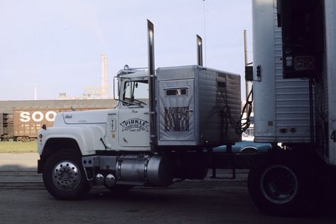 Sweet Pirkle R Model | Here's another view of that neat Mack… | Flickr Mack Trucks, Diesel Cars, Big Rig Trucks, Big Rig, Vintage Trucks, Peterbilt, Classic Trucks, Old Trucks, Big Trucks