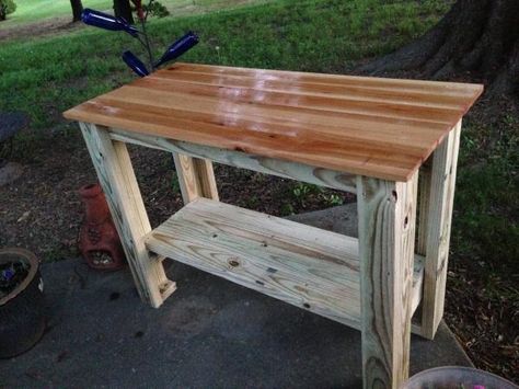 Backyard Kitchen Diy, Diy Grill Station, Outdoor Cooking Station, Outdoor Recipes, Pallet Furniture Table, Kitchen Prep Table, Backyard Table, Grill Food, Outdoor Grill Station