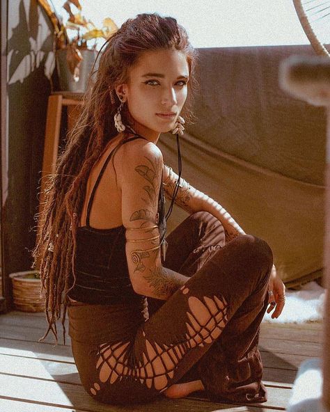 Hippies, Fulani Braids Goddess, Easy Hippie Hairstyles, Boho Fulani Braids, Fabulous Aesthetic, Fairy Hairstyles, Hippie Hairstyles, Female Dreads, Women With Dreadlocks