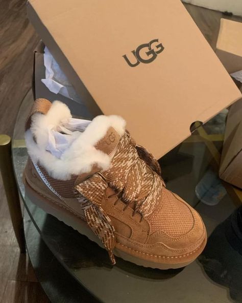 Skor Sneakers Nike, Cute Uggs, Ugg Sneakers, Pretty Sneakers, Sneakerhead Fashion, Boots Fur, Skor Sneakers, Trendy Shoes Sneakers, Pretty Shoes Sneakers