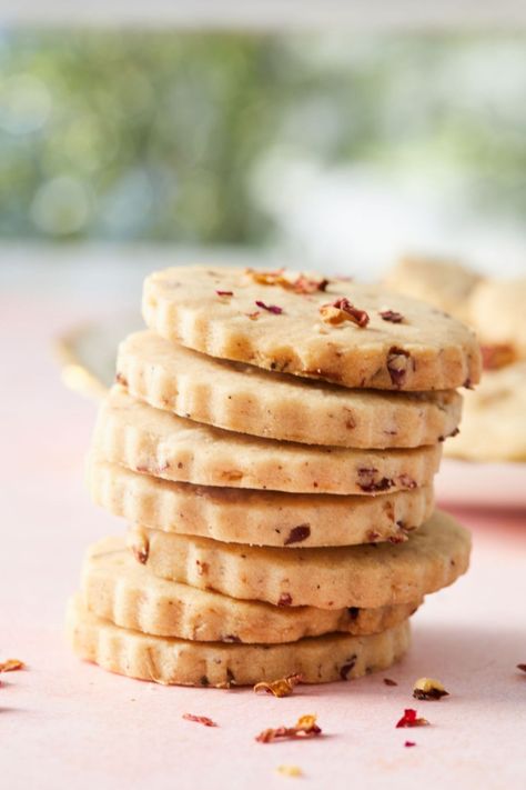 Rose and Cardamon shortbread cookies are perfect for tea time. Cardamon Cookies, Cardamom Cookies Recipe, Cardamom Shortbread, Eid Cookies, Homemade Snacks Recipes, Cardamom Cookies, Bigger Bolder Baking, Rose Cookies, Baking Cookbooks