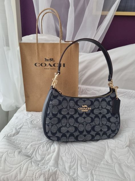 Coach Denim Bag Outfit, Bags Inspo Aesthetic, Luxury Denim Bag, Coach Jeans Bag, Aesthetic Designer Bags, Coach Blue Bag, Coach Teri Shoulder Bag Outfit, Denim Coach Bag, Hand Bags Aesthetic