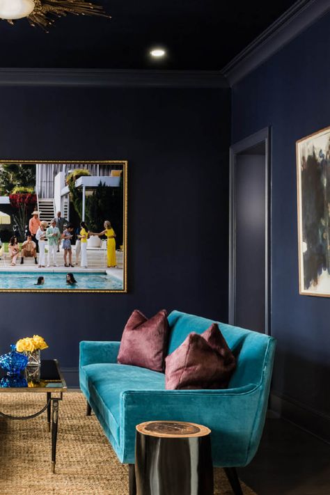 This luxury family room has dark moody navy blue walls. Dark navy blue ceiling. Jute rug. Peacock blue velvet sofa with plum pillows. Navy Blue Bedroom Walls And Ceiling, Navy Living Room Ceiling, Navy Blue Walls And Ceiling, Dark Blue Walls And Ceiling, Dark Blue Cinema Room, Dark Blue Bedroom Ceiling, Midnight Blue Ceiling, Dark Wall Painting Ideas, Dark Blue Game Room