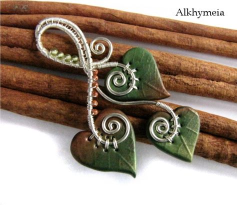 polymer clay and wire.  I especially love the woven-in effect w/ the leaves... Polymer Clay And Wire Jewelry, Fimo Polymer Clay, Polymer Jewelry, Fimo Clay, Polymer Clay Projects, Wire Weaving, Polymer Clay Tutorial, Polymer Clay Creations, Wire Crafts