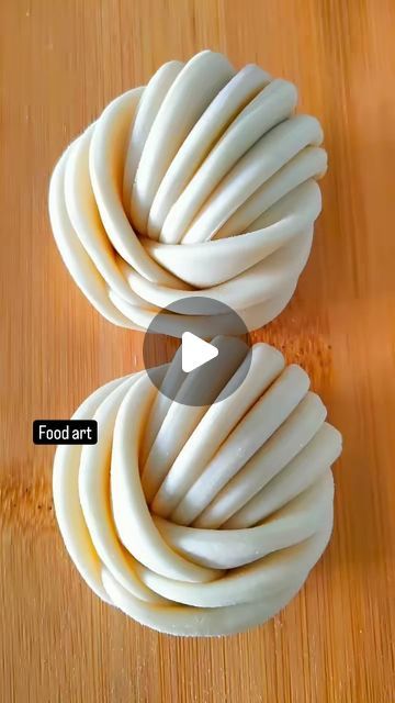 Fun Pastry Recipes, Puff Pastry Pie Top Designs, Pastry Art Videos, Puff Pastry Shapes Ideas, Puff Pastry Art, Pastry Design Ideas, Puff Pastry Shapes, Trendy Snacks, Bread Shapes Ideas