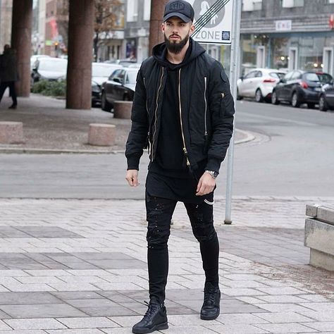 See this Instagram post by @highesturbanwear • 3,752 likes Spring Ootd, Urban Wear Women, Urban Apparel, Men With Street Style, Streetwear Mode, Hipster Man, Hipster Mens Fashion, Mens Fashion Urban, Mens Fashion Streetwear