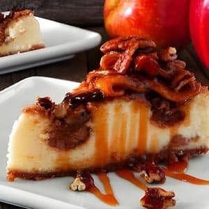 Bacon Bourbon Caramel Cheesecake Recipe - Masters of Kitchen - Recipes Bacon Cheesecake, Mini Victoria Sponge Cakes, Caramel Cheesecake Recipes, Cheesecake Caramel, Bourbon Caramel, Bourbon Caramels, Pecan Pie Cheesecake, Pecan Cheesecake, Rich Desserts