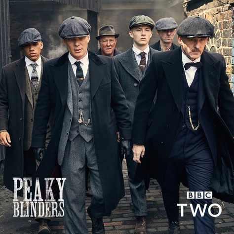 Peaky Blinders on Instagram: “"Like a goat tied up for the f***ing tiger." #PeakyBlinders @BBCTwo 📷 @robertviglasky” Peaky Blinders Fashion, Peaky Blinders Tv Series, Peaky Blinders Theme, Peaky Blinders Thomas, Peaky Blinders Tommy Shelby, Men Formal, Cillian Murphy, English Style, Elegantes Outfit