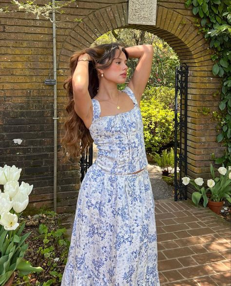 Wedding Guest Outfit Spring, Farm Clothes, Cottagecore Outfits, Pose Fotografi, Jumpsuit Chic, How To Pose, Guest Outfit, Night Outfits, Wedding Guest Outfit