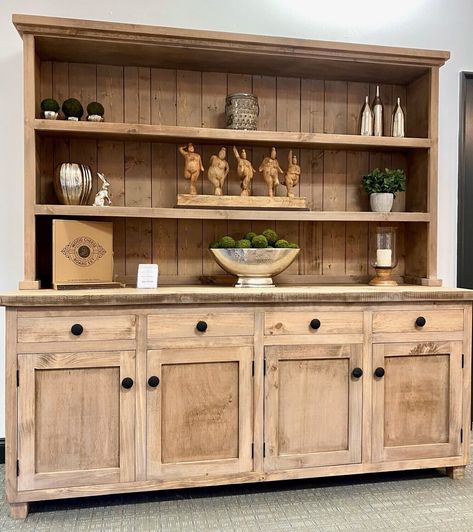 Rustic Hutch Farmhouse Style, Kitchen Hutch Ideas Farmhouse Style, Diy Hutch Build, Hutch Decorating Ideas Display, Open Shelf Hutch, Entryway Hutch, Diy Kitchen Hutch, Hutch Bookshelf, Modern Farmhouse Hutch