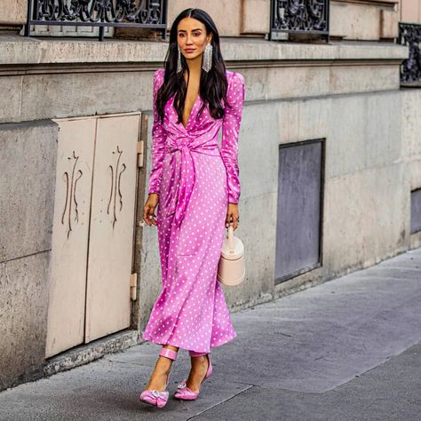 The Street Vibe on Instagram: “Tamara Kalinic | Paris Much more on THESTREETVIBE.com Also at @thestreetvibecom  @tamara…” Powder Pink Dress, Tamara Kalinic, Pink Dress Outfits, Pink Statement Earrings, Outfit Office, Statement Earrings Wedding, 2020 Style, Dot Print Dress, Street Swag