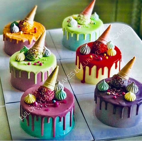 Ice Cone Cake, Small Drip Cake, Ice Cream Cake Decoration, Ice Cream Cone Cake Ideas, Cone Cake Ideas, Mini Ice Cream Cake, Tiny Cakes Ideas, Ice Cream Cake Birthday, Mini Cakes Ideas