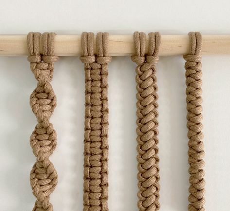 How to make macrame basic knots🌿  You can watch the video on my youtube channel!🤩 Macrame How To, Macrame Basic Knots, Cord Bracelet Diy, Macrame Techniques, Basic Knots, Knotting Technique, Finger Knitting Projects, Paracord Bracelet Patterns, Snake Knot