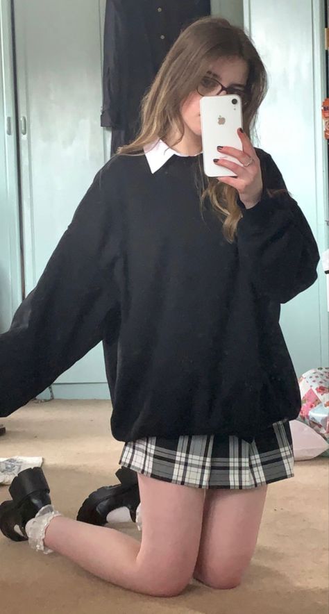 How To Style Tartan Skirt, Black And White Uniform School, Old Preppy Aesthetic Outfits, Outfits For Mary Janes, Black And White Skirt Outfit Winter, Outfit Inspo With Mary Janes, Hot Uniform Outfits, Black And White Preppy Outfits, Black And White School Outfits