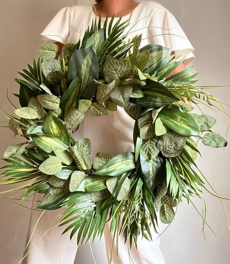 Tropical Front Door Decor, Tropical Christmas Decor, Summer Wreaths For Front Door Summertime, Palm Leaf Wreath, Tropical Christmas Decorations, Christmas Florida, Hawaiian Wreath, Tropical Doors, Porch Appeal