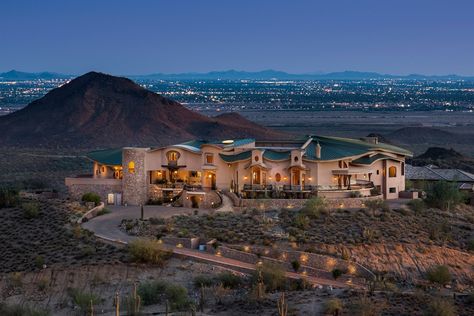 Amazing Desert Estate For Sale in Arizona - GTspirit Arizona Mansions, The World Of Interiors, Phoenix Homes, Mega Mansions, Luxury Estate, Mansions Luxury, Luxury Homes Dream Houses, House Goals, Big Houses