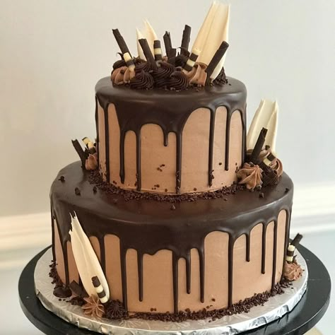 2 Level Cake Designs, Double Layer Cake Design, 2 Layer Chocolate Cake, 2 Tier Chocolate Cake, Chicolate Cake, Chocolate Anniversary Cake, Cupcake Recipes Uk, Normal Cake, Drop Cake