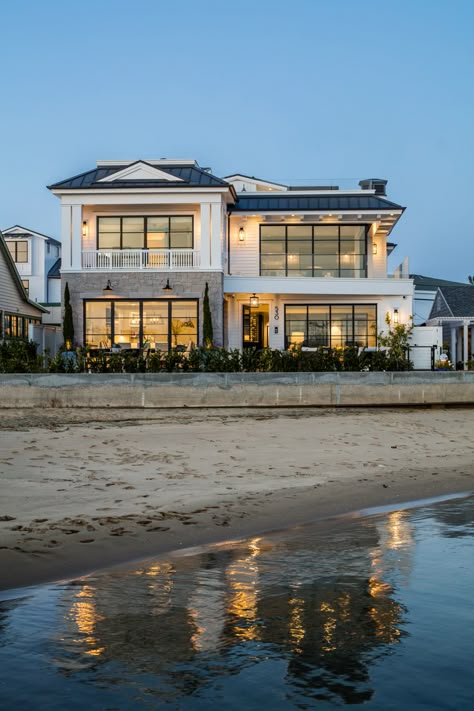 South Bay Front | Brandon Architects Brandon Architects, Preppy House, Ocean Front Homes, Beachfront House, Coastal House Plans, Sea House, Dream Beach Houses, South Bay, Waterfront Homes