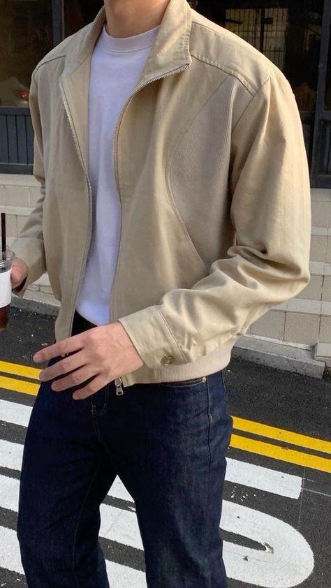 Beige Jacket Outfit, Office Old Money, Mens Fall Outfits, Old Money Fashion, Fall Travel Outfit, Sophisticated Office, Guys Fits, Money Fashion, Classy Outfits Men