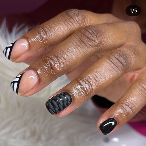 Abstract Nail Art French Tip, Nails Natural Short Design, Artsy Short Nails, Short Mystical Nails, Classy Summer Gel Nails, Overlay Nails Natural, Gel Overlay Nails Natural Short, Braiders Nails, Clear Nails With Design