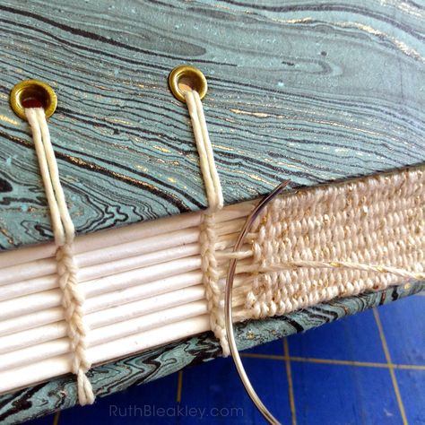 Bookbinding Materials, Book Binding Design, Homemade Books, Bookbinding Tutorial, Book Binding Diy, Book Spine, Handmade Book, Handmade Journals, Handmade Journal